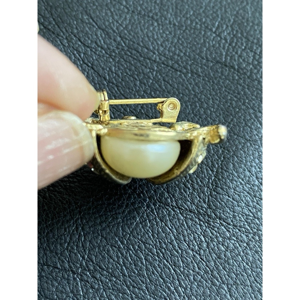 White Ladybug Decorated Rhinestone & Pearled Qué Body Small Insect Spring/Summer - Picture 6 of 8